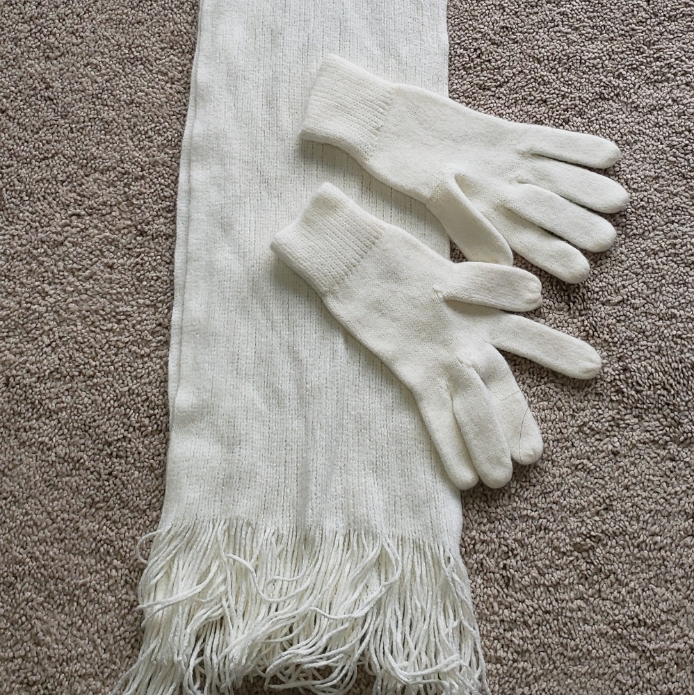 Ivory scarf and mitten set